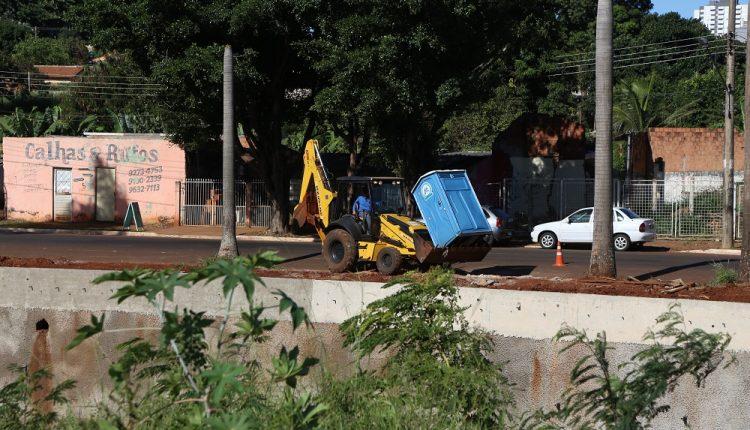 Após Governo Federal atrasar pagamento, obras na Ernesto Geisel diminuem ritmo