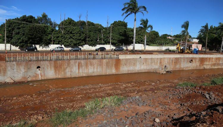 Após Governo Federal atrasar pagamento, obras na Ernesto Geisel diminuem ritmo
