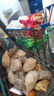 Mercado é autuado por vender produtos que estavam vencidos há um ano