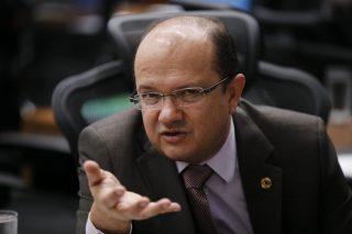 Fetems protesta por incorporação, mas deputados votam projeto de abono na terça
