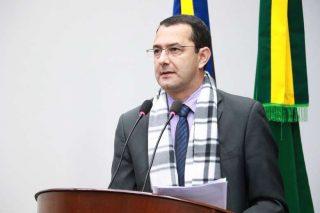 Vereadores afastados por corrupção querem receber R$ 151 mil de salários