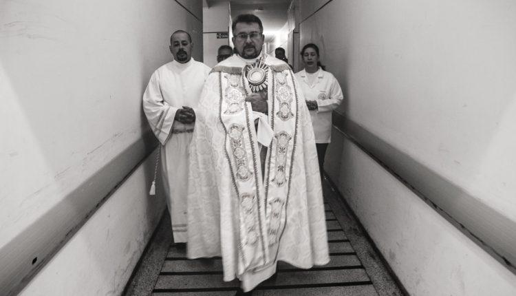 Além de procissão e celebração, Corpus Christi tem atos de fé que poucos conhecem