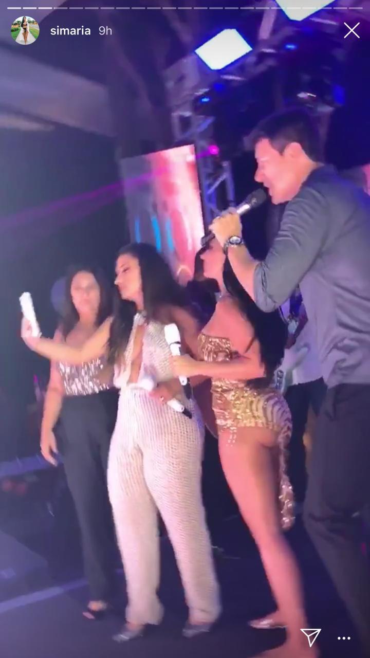 Simaria faz festa luxuosa de 37 anos e vestido ousado mostra demais
