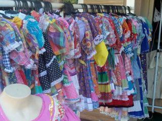 Brechó se prepara para maratona de festas caipiras na Capital