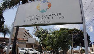 Com 270 na fila e verba do Ministério da Saúde, Estado mantém terceirização da radioterapia
