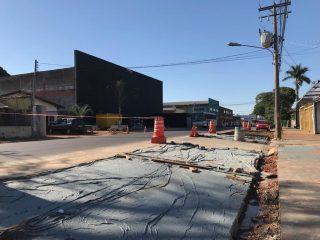 Prometida para daqui a 1 mês, obra de corredores de ônibus tem períodos de 'paradeira'