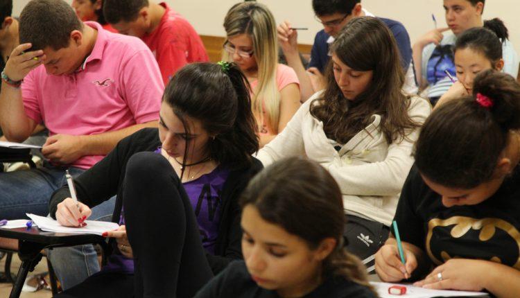 Enem 2019: a rotina de quem estuda e trabalha e quer uma vaga na universidade