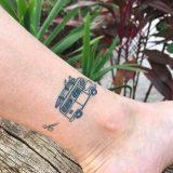 Penélope tatuou a Kombi