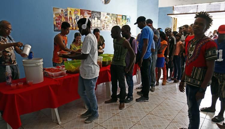 Campo Grande volta a ser destino de haitianos que chegam ao Brasil por Corumbá