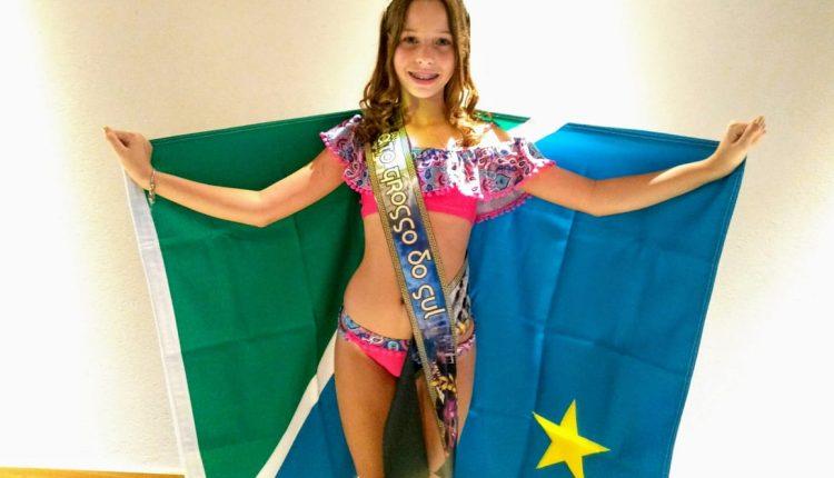 Mãe de 'miss' e 'mister' concilia rotina doméstica com holofotes em MS