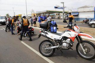 Pedestre fica inconsciente ao ser atropelada na Avenida Fernando Corrêa