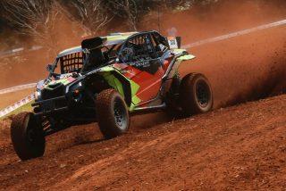 Competidor, Caio Castro abraça fãs e promete curtir Rally o dia todo em Campo Grande