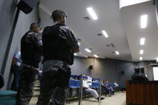 'Apanhei até confessar': preso por homicídio a mando do PCC nega tudo no tribunal