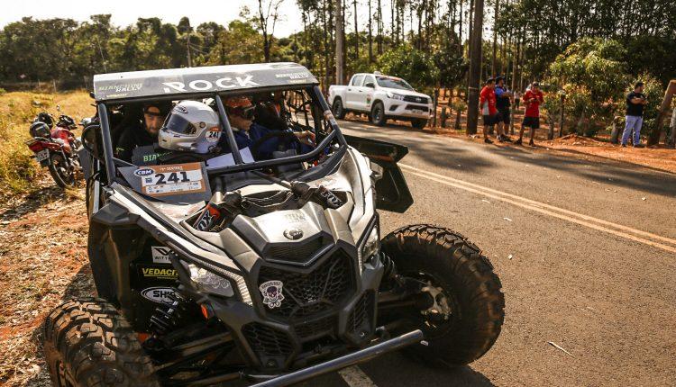 Pilotos começam a largada no Rally dos Sertões em Campo Grande