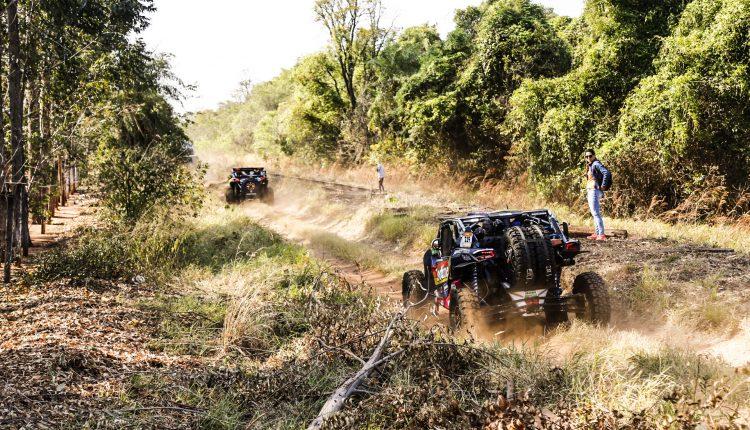 Pilotos começam a largada no Rally dos Sertões em Campo Grande