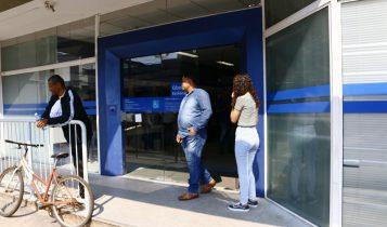 Saques do FGTS: Atendimento é tranquilo no 1º dia e dúvidas ainda marcam procura