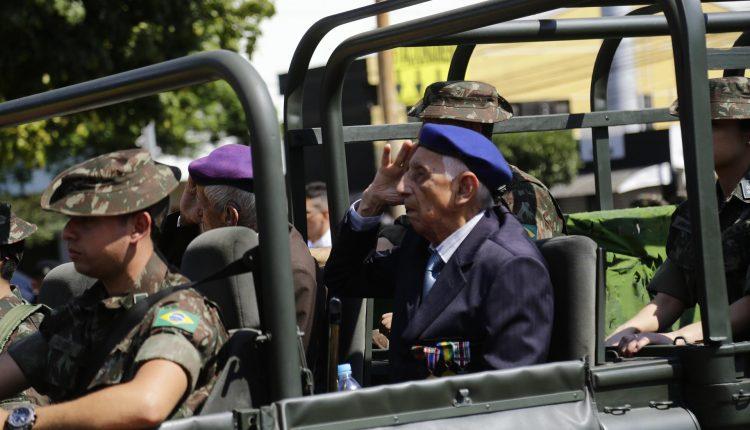 Desfile da Independência levou 20 mil pessoas à rua 13 de Maio neste sábado