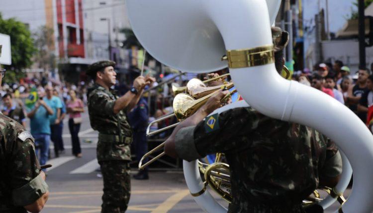 Desfile começa em Campo Grande com público que quer passar patriotismo às próximas gerações
