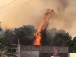 AGORA: incêndio de grandes proporções ameaça condomínio em Campo Grande
