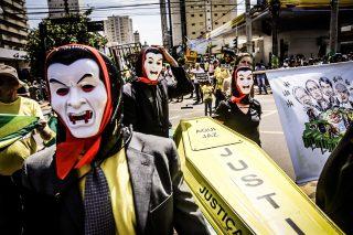 Desfile da Independência levou 20 mil pessoas à rua 13 de Maio neste sábado