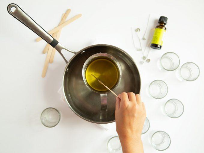 DIY: Velas de citronela caseiras para espantar mosquitos