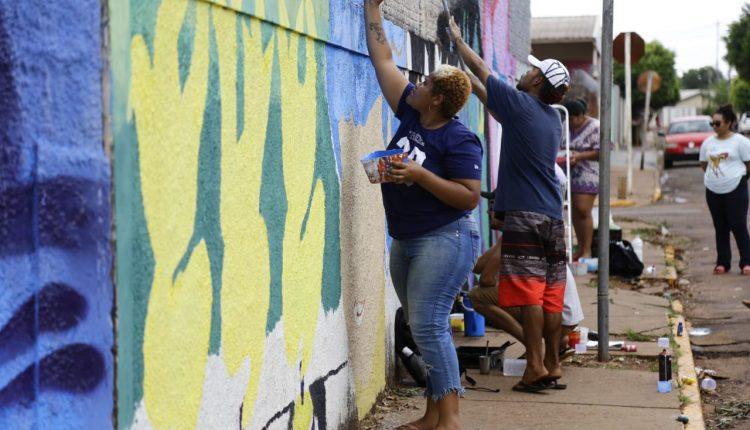 Escola ganha reforma e cor pela mão dos alunos com projeto voluntário