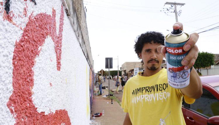 Escola ganha reforma e cor pela mão dos alunos com projeto voluntário