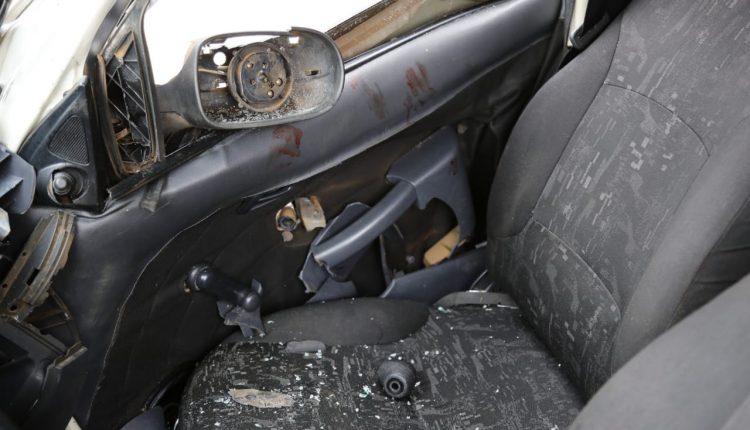Motorista bate carro em poste ao tentar fugir de viatura da PM