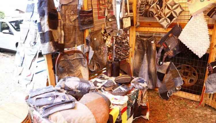 Arte, comida e renda extra: feira da Bolívia encanta campo-grandenses há 14 anos