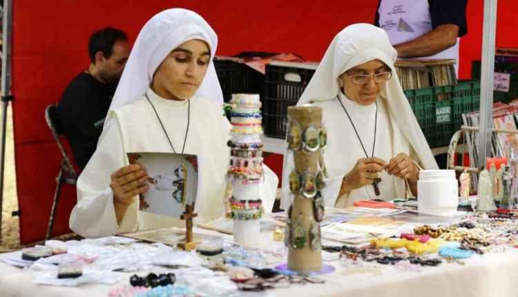 Arte, comida e renda extra: feira da Bolívia encanta campo-grandenses há 14 anos