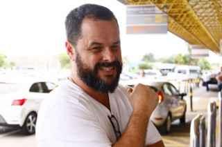 Táxi, Rodar ou aplicativo: 'briga' por clientes continua no aeroporto de Campo Grande