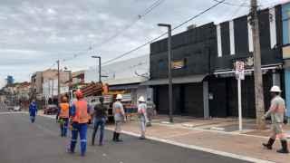 Em sábado de pagamento, Energisa interdita 14 de Julho e comerciantes protestam