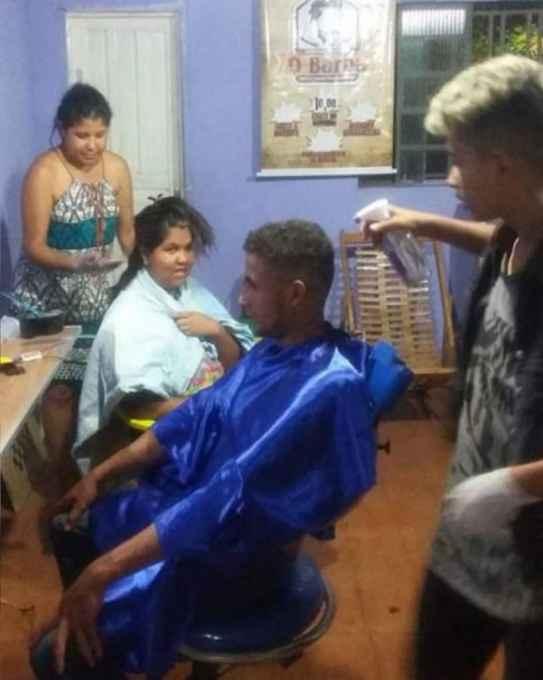 Com barbearia em casa, jovem de 15 anos faz sucesso no São Conrado