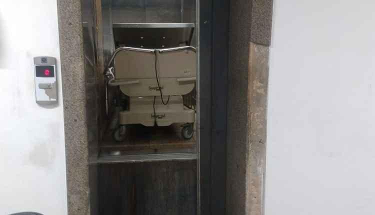 VÍDEO: Elevador quebra e Bombeiros transportam corpos nas escadas do HRMS