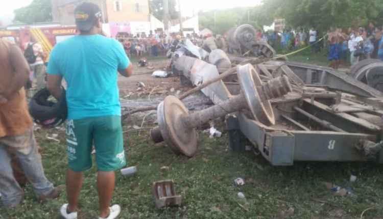 VÍDEO: Vagão deixa mulher em estado grave ao destruir carro em rua de Corumbá