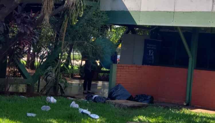 Sem terceirizada, servidores do Detran-MS ficam responsáveis por limpeza