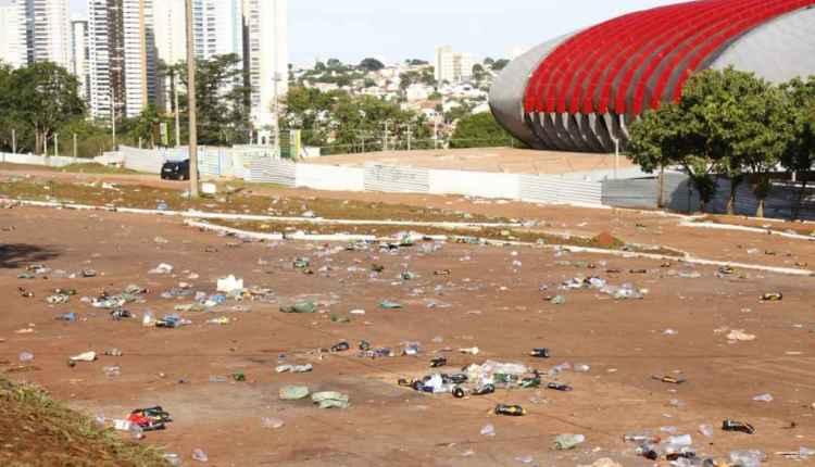 Campo-grandenses deixam rastro de sujeira na Cidade do Natal