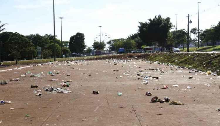 Campo-grandenses deixam rastro de sujeira na Cidade do Natal