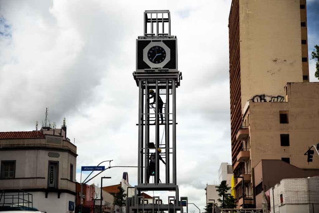 DIAfragma: Semana tem de registro de trabalhadores 'fazendo hora' a Big Brother na 14 de Julho