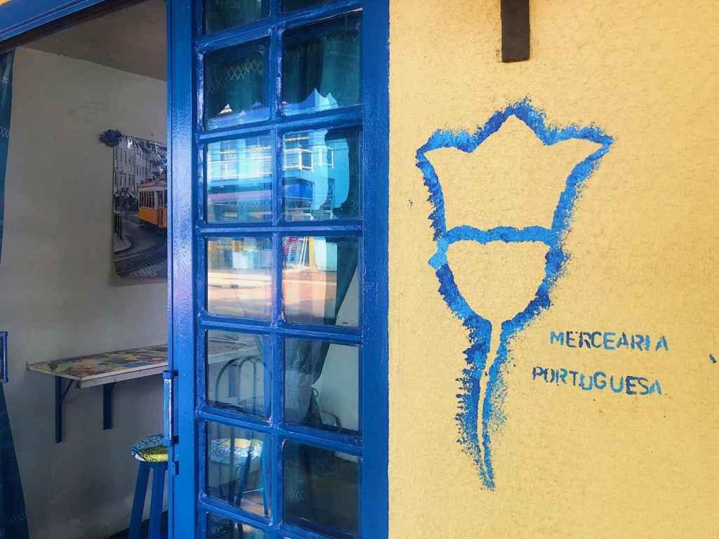 Casal une Portugal ao MS em cafeteria no coração da Moreninhas II