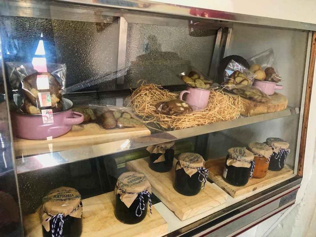 Casal une Portugal ao MS em cafeteria no coração da Moreninhas II