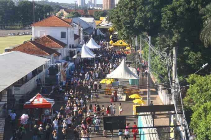 Sem Carnaval, quem vive na Esplanada lamenta falta da renda extra, mas comemora sossego