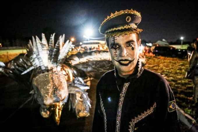 Animais, medos, jogos e a comunicação são temas do 1º dia de Desfiles na Praça do Papa