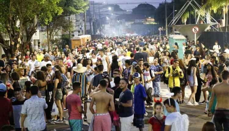 Último dia de carnaval reúne crianças e foliões que ‘bebem menos'
