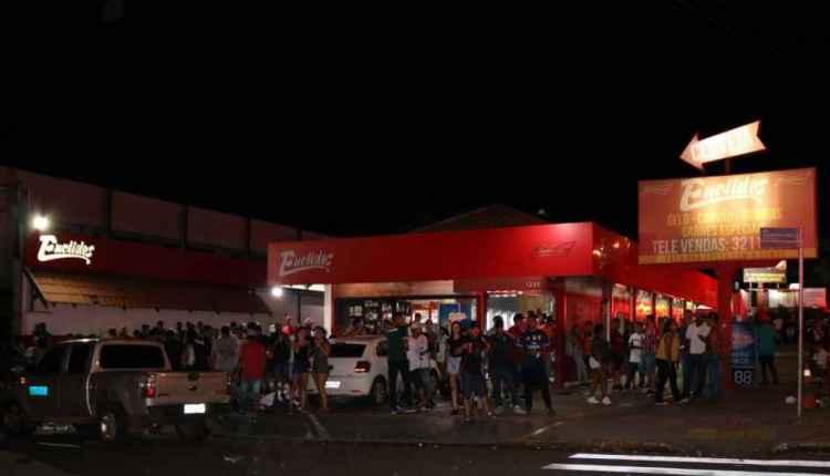 Carros com som alto são apreendidos em operação na Avenida Ceará durante a madrugada