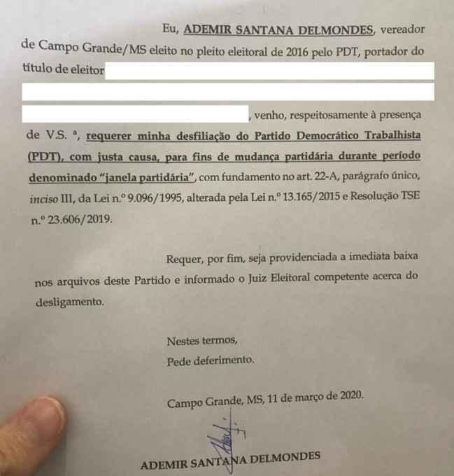 Na véspera de sessão para expulsão, Ademir Santana entrega desfiliação ao PDT