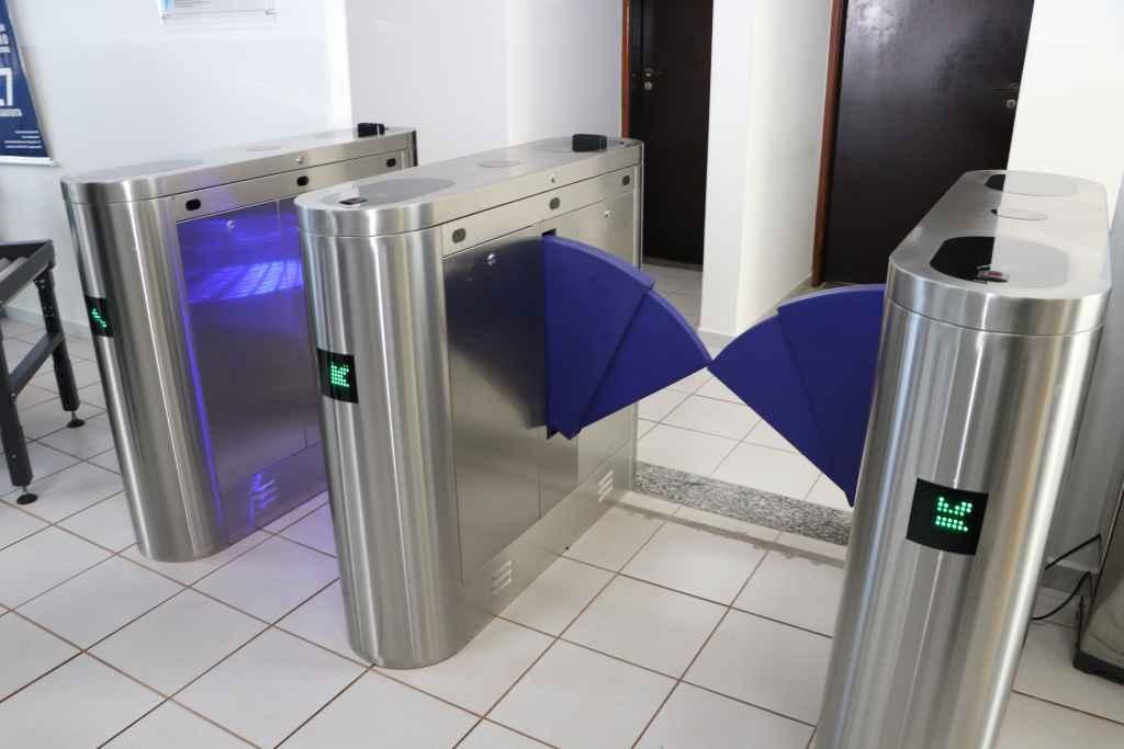 Após MPF fechar portas, MPMS instala até detector de metais na fronteira