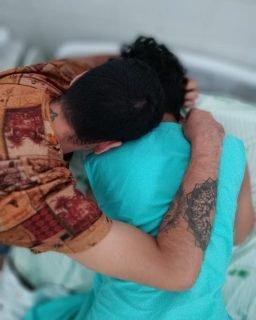 Para driblar pandemia, médicos transmitem partos por vídeo para os pais