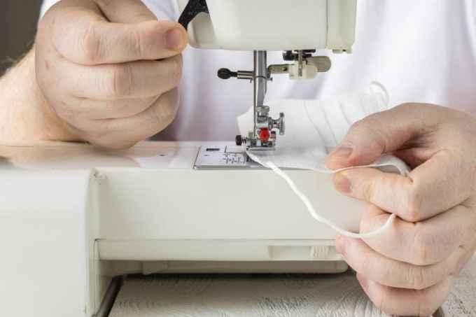 Proteja-se: tutorial de máscaras protetoras de tecido fáceis de fazer em casa