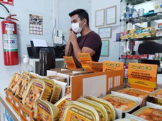 Com pandemia, procura por delivery aumenta e pet shops buscam animais em casa